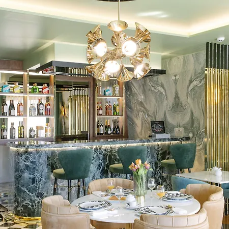 1877 Estrela Palace Guest house