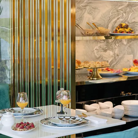 1877 Estrela Palace 4* אבאירו